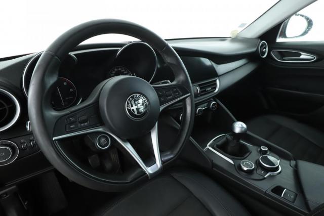 Alfa Romeo Giulia image 1