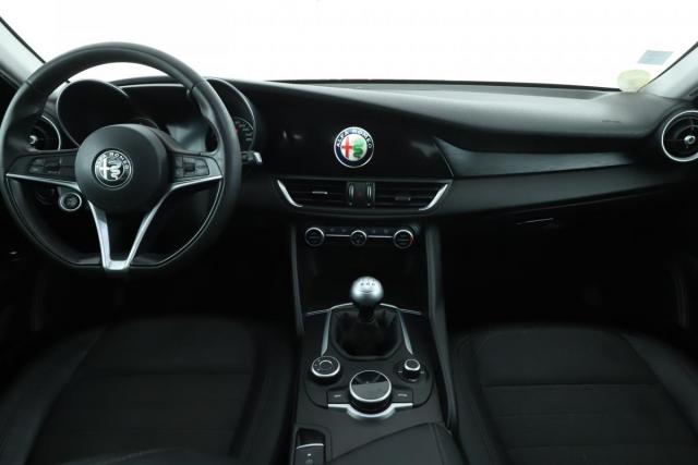 Alfa Romeo Giulia image 9