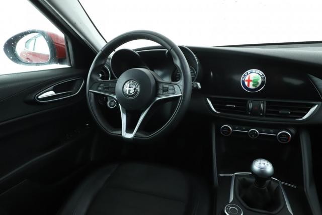 Alfa Romeo Giulia image 3