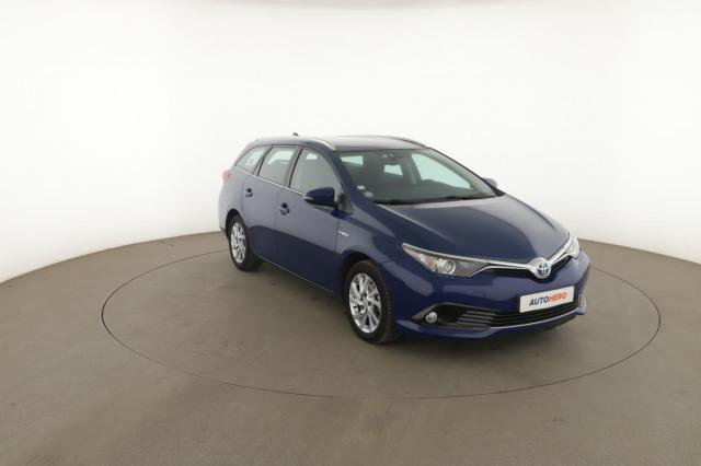 Toyota Auris image 1