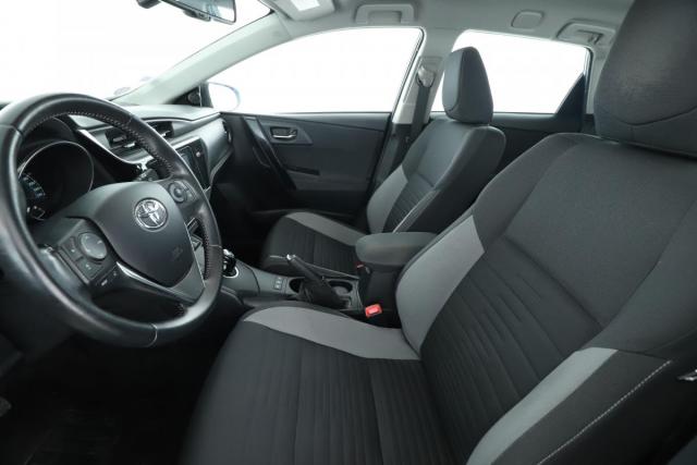 Toyota Auris image 3