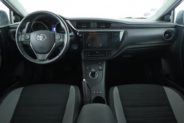 Toyota Auris image 2