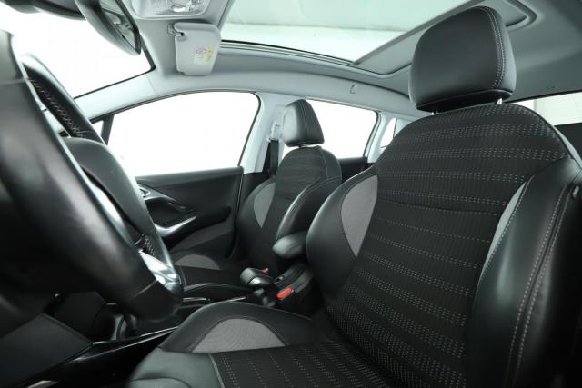 Peugeot 2008 image 2