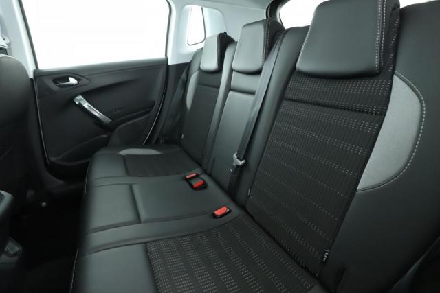Peugeot 2008 image 8