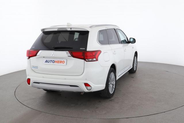 Mitsubishi Outlander image 2