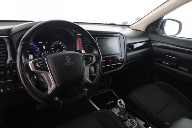 Mitsubishi Outlander image 1