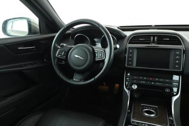 Jaguar Xe image 7