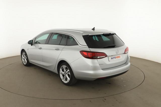 Opel Astra Sports Tourer image 4