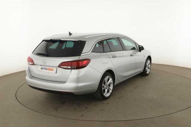 Opel Astra Sports Tourer image 7