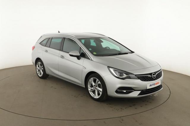 Opel Astra Sports Tourer image 8