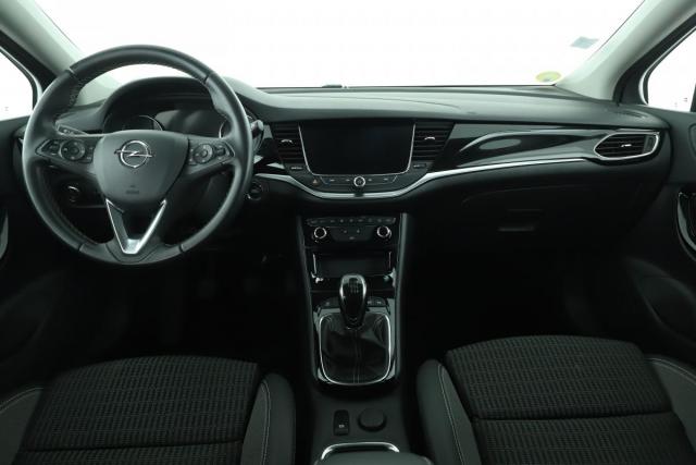 Opel Astra Sports Tourer image 6