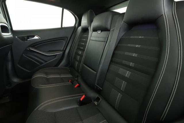 Mercedes Benz Gla image 1