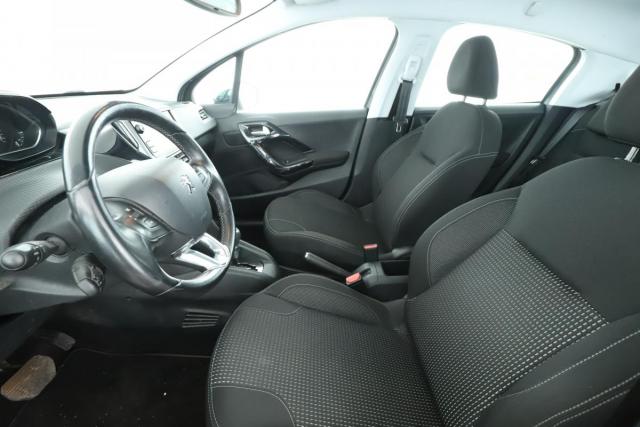 Peugeot 208 image 2