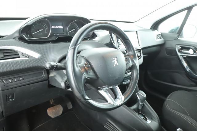 Peugeot 208 image 9