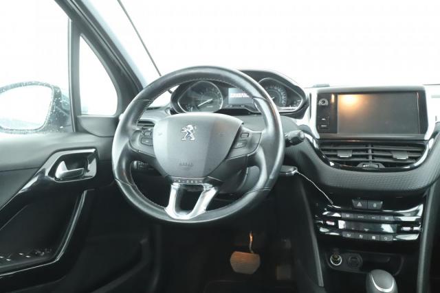 Peugeot 208 image 8