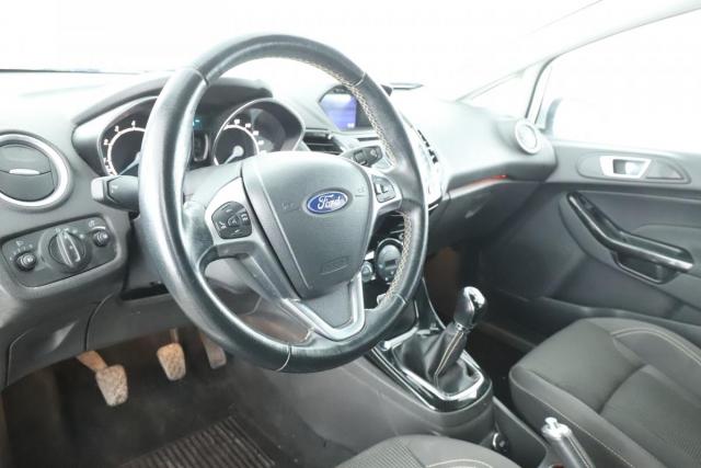 Ford Fiesta image 8
