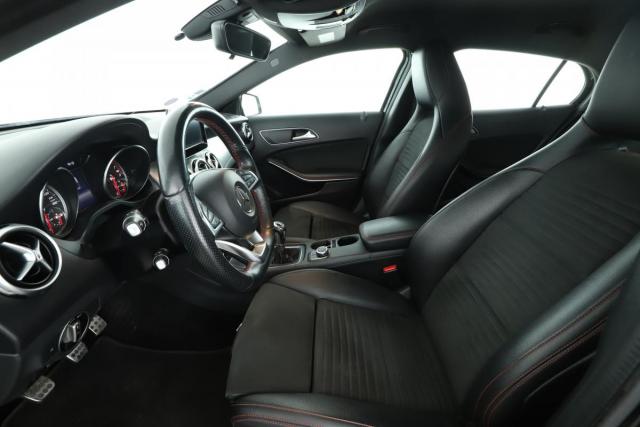 Mercedes Benz Gla image 2