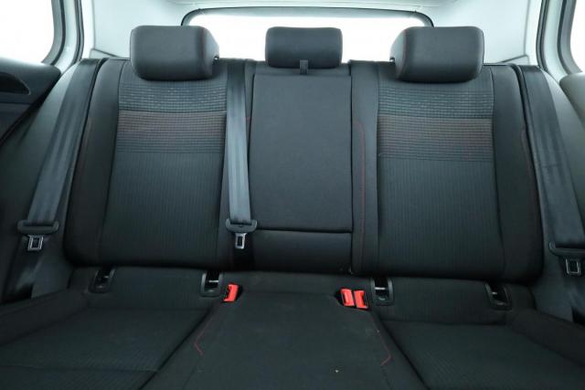 Volkswagen Golf image 6