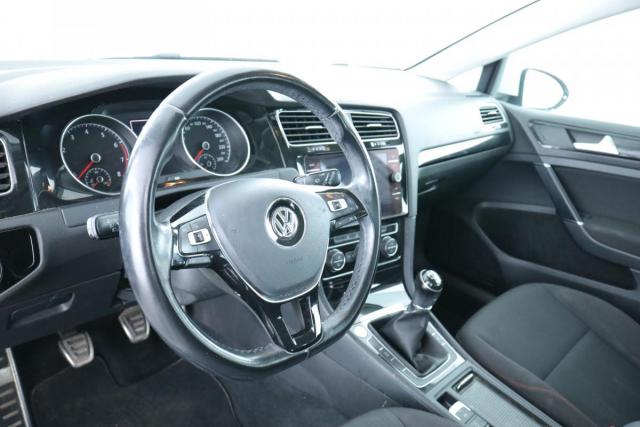 Volkswagen Golf image 1