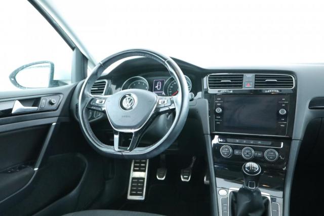Volkswagen Golf image 8