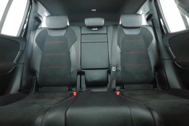 Mercedes Benz Glb image 2