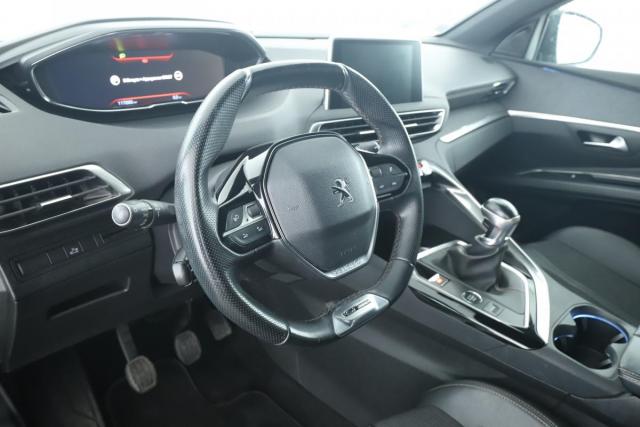 Peugeot 5008 image 1