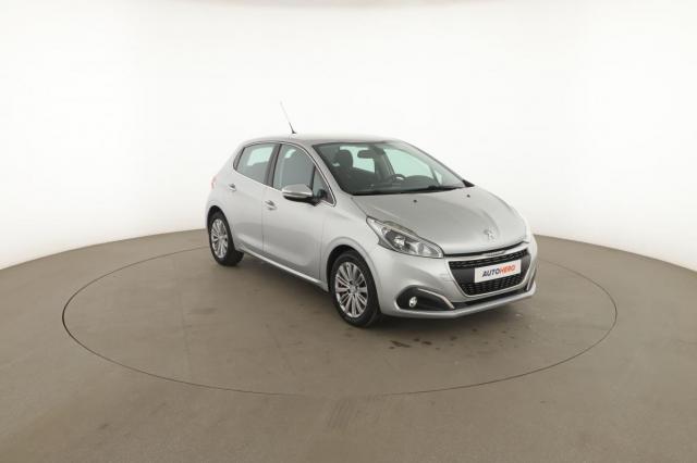 Peugeot 208 image 1