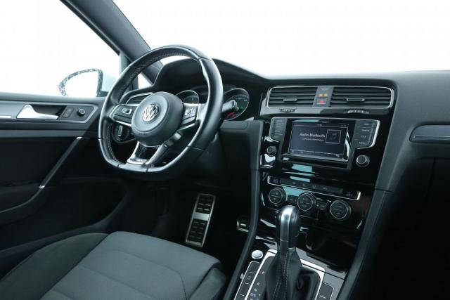 Volkswagen Golf image 6