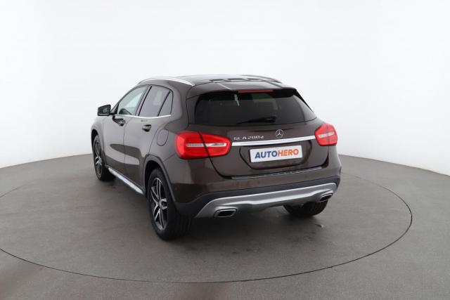 Mercedes Benz Gla image 8