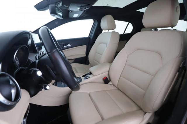 Mercedes Benz Gla image 9