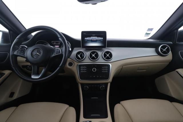 Mercedes Benz Gla image 1