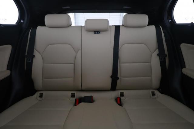 Mercedes Benz Gla image 4