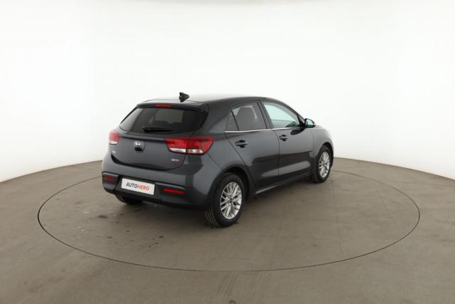 Kia Rio image 7