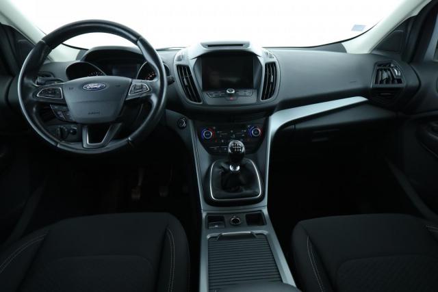 Ford Kuga image 6