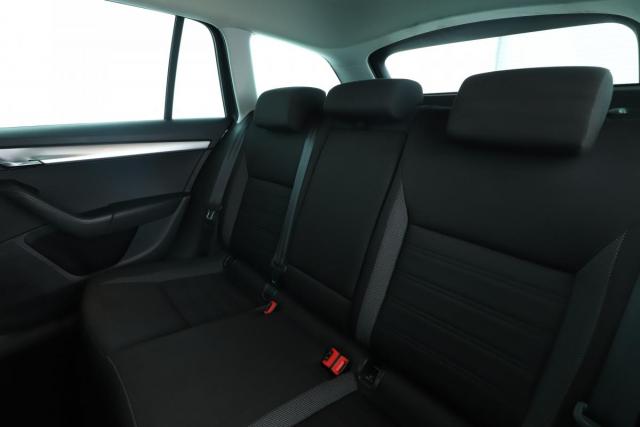 Skoda Octavia image 6