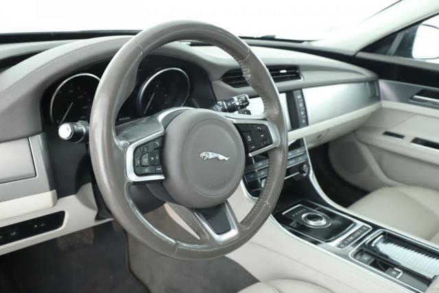 Jaguar Xf image 2