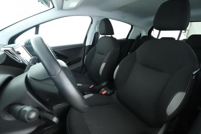 Peugeot 208 image 5