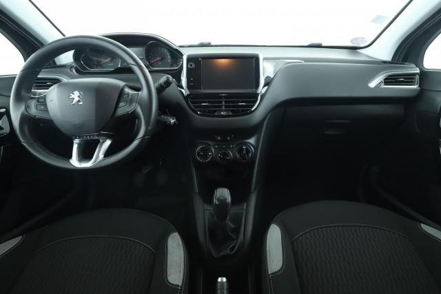 Peugeot 208 image 8
