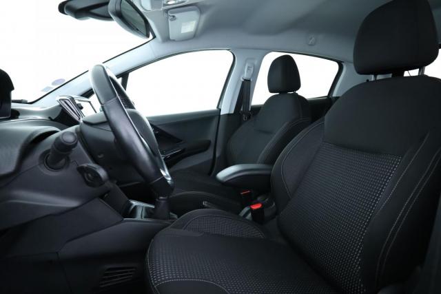 Peugeot 208 image 7