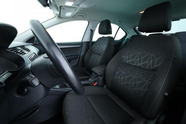 Skoda Octavia image 2