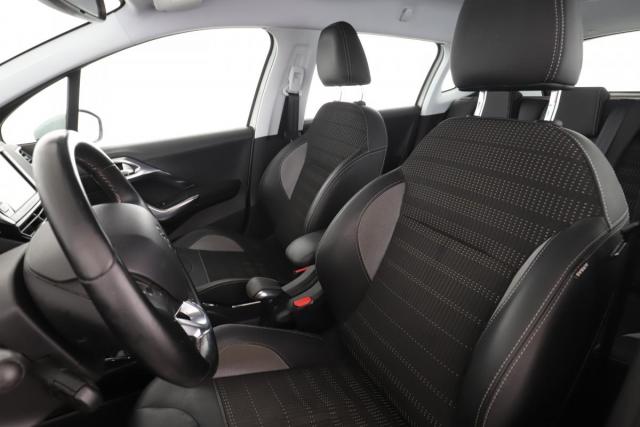 Peugeot 2008 image 2