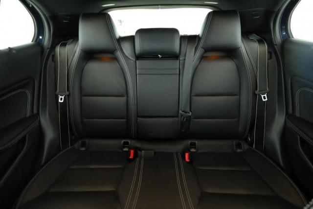 Mercedes Benz Gla image 9