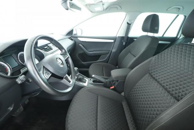 Skoda Octavia image 2