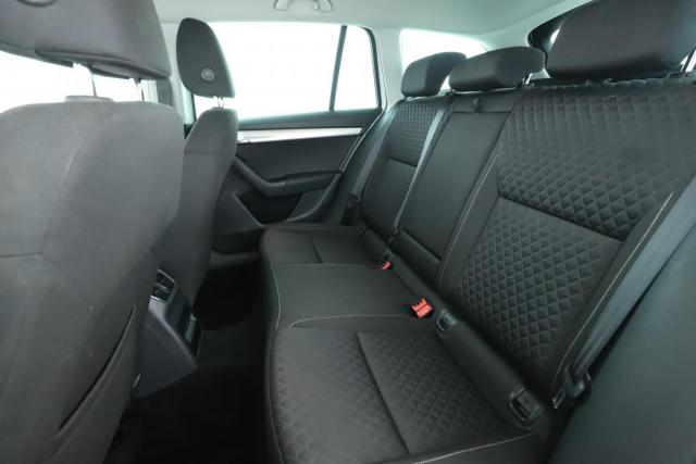 Skoda Octavia image 5