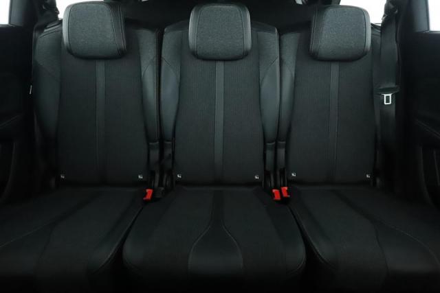 Peugeot 5008 image 2