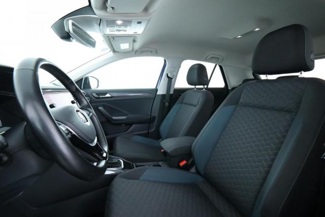 Volkswagen T-Roc image 9