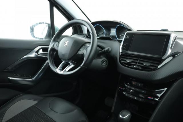 Peugeot 2008 image 8
