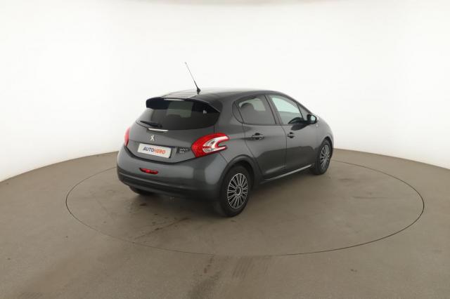 Peugeot 208 image 1