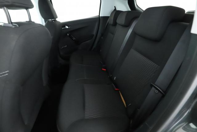 Peugeot 208 image 6