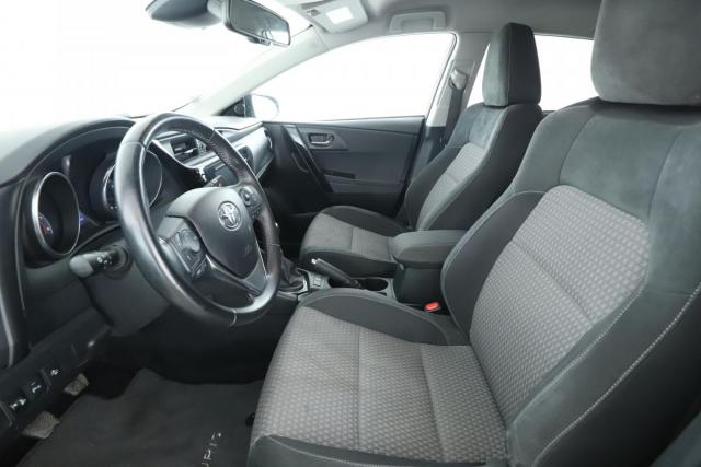 Toyota Auris image 1